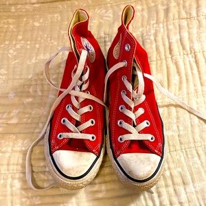 Chuck Taylor All Star Classic | Unisex High Top | Red